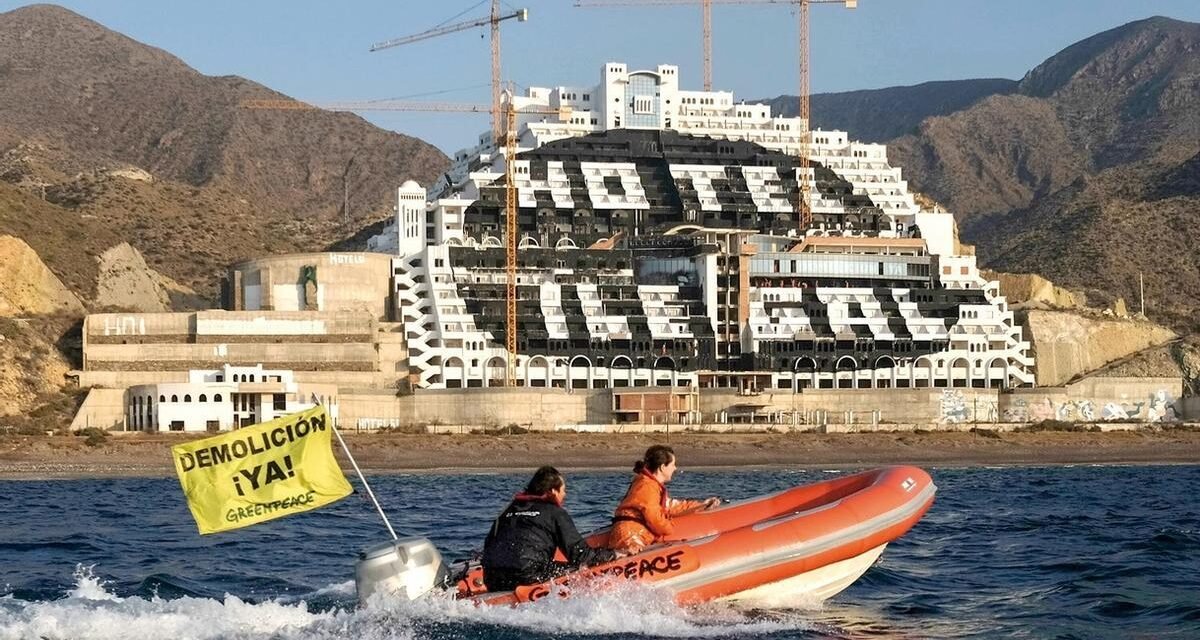 El hotel de la playa del algarrobico hacia su derribo